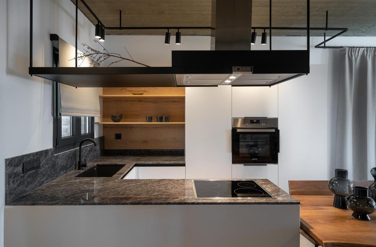 Celine Private Residences Léntas Екстериор снимка